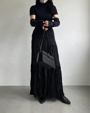 どんなトップスにも合うボトムスは？