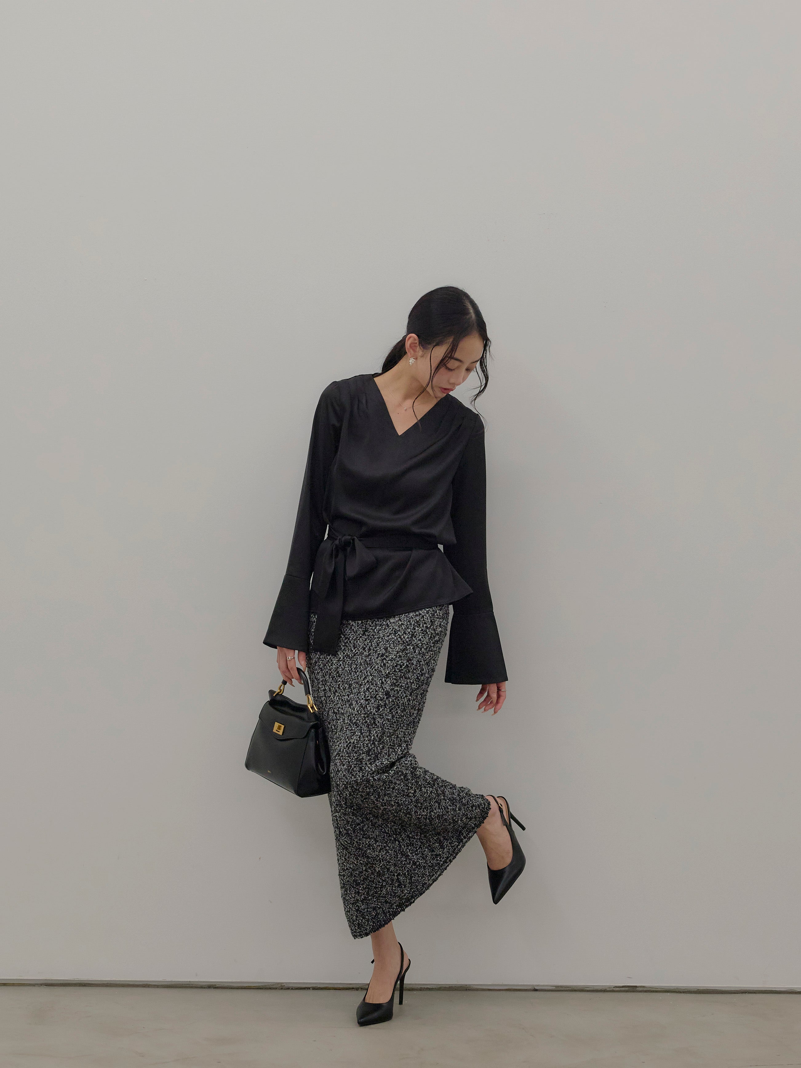 SET】【Essential】2wayタイ付きベルスリーブサテンブラウス+ツイード