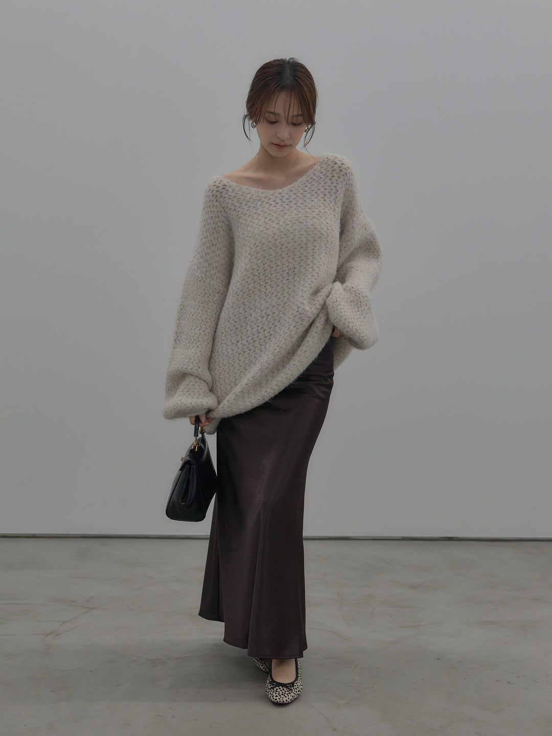 【SET】ラメ糸ローゲージ編みオーバーニットトップス+ナローAラインサテンスカート(2set)