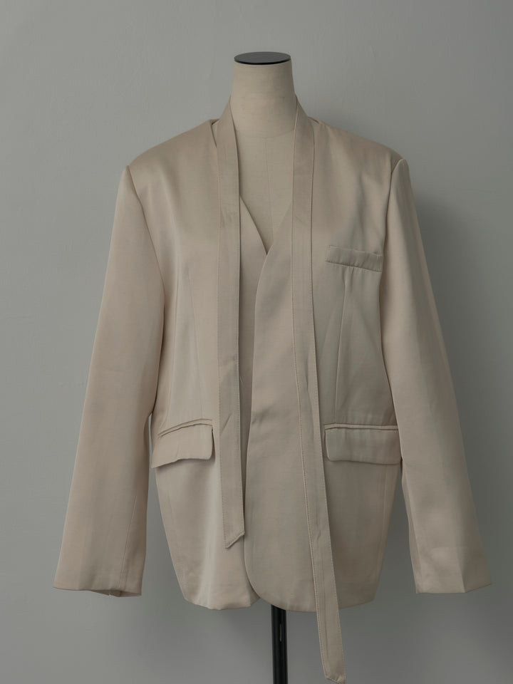 ノーカラーサテンジャケット