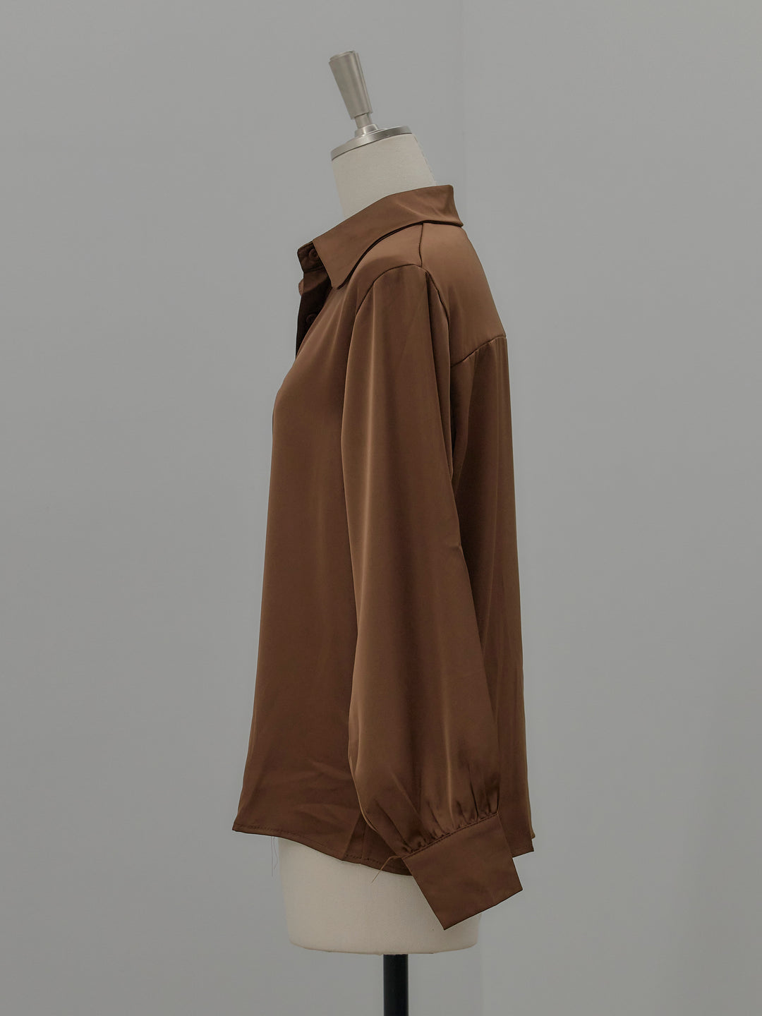 比翼仕立てサテンシャツ