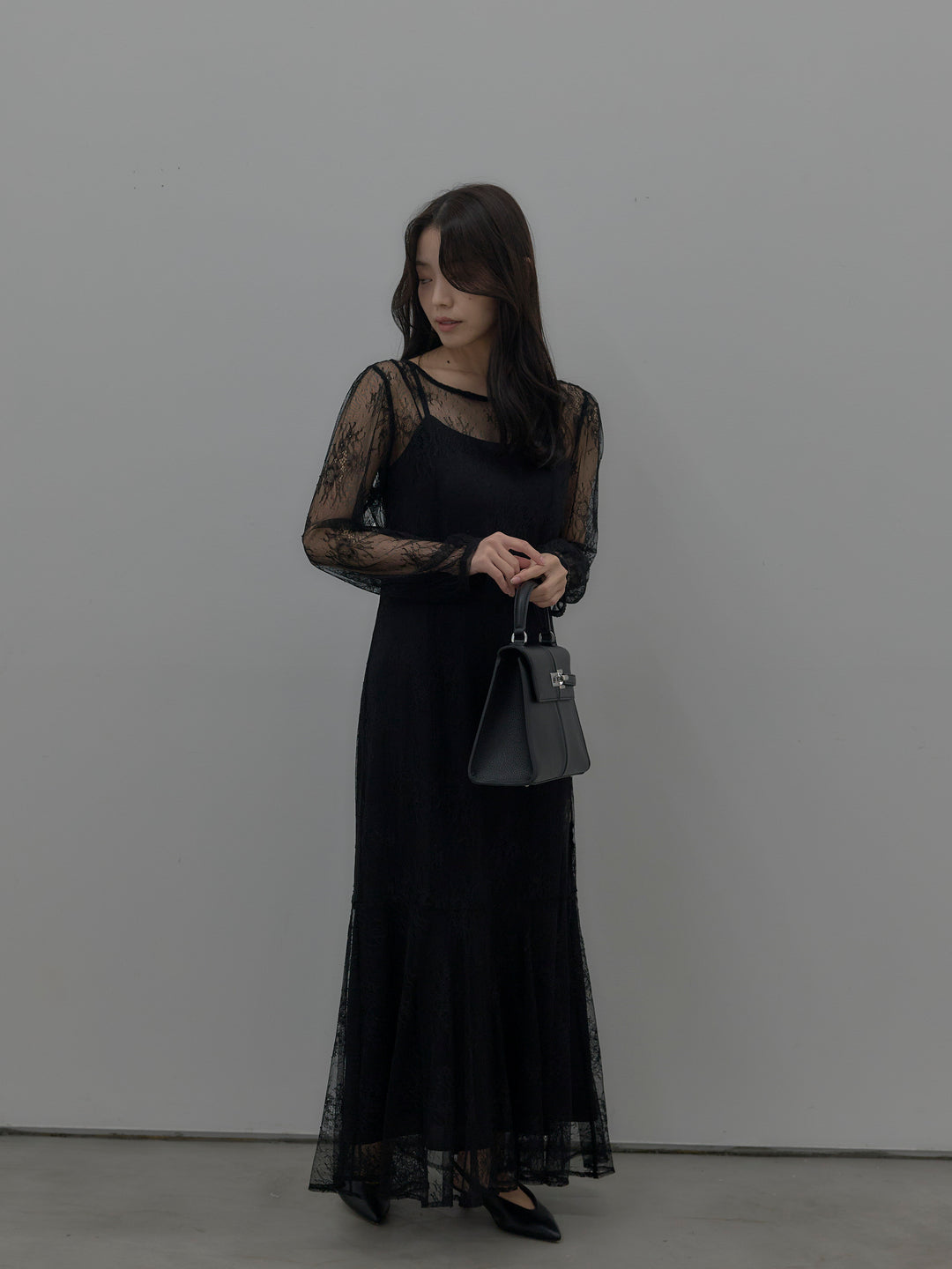 【essential】レディシルエットレースドレス