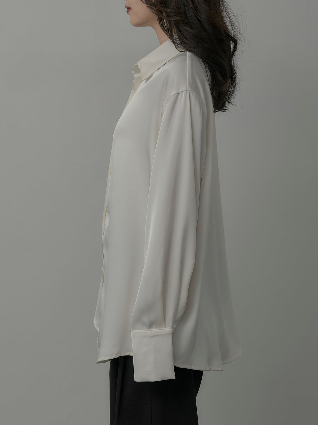 [予約]ケープ付きオーバーサテンシャツ