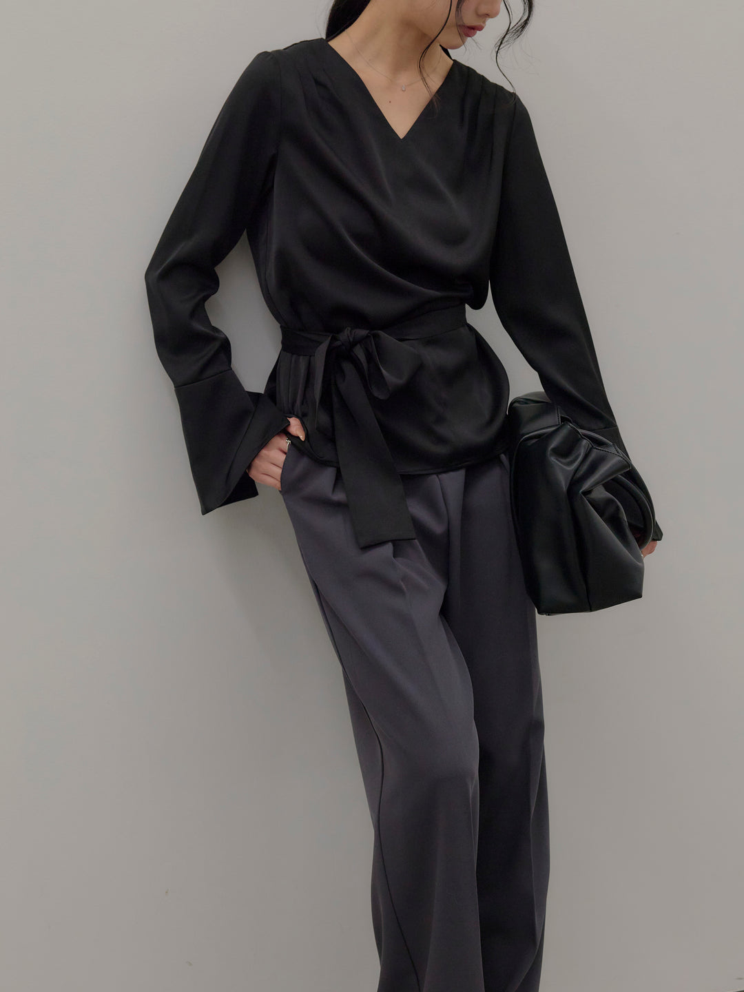 【Essential】2wayタイ付きベルスリーブサテンブラウス