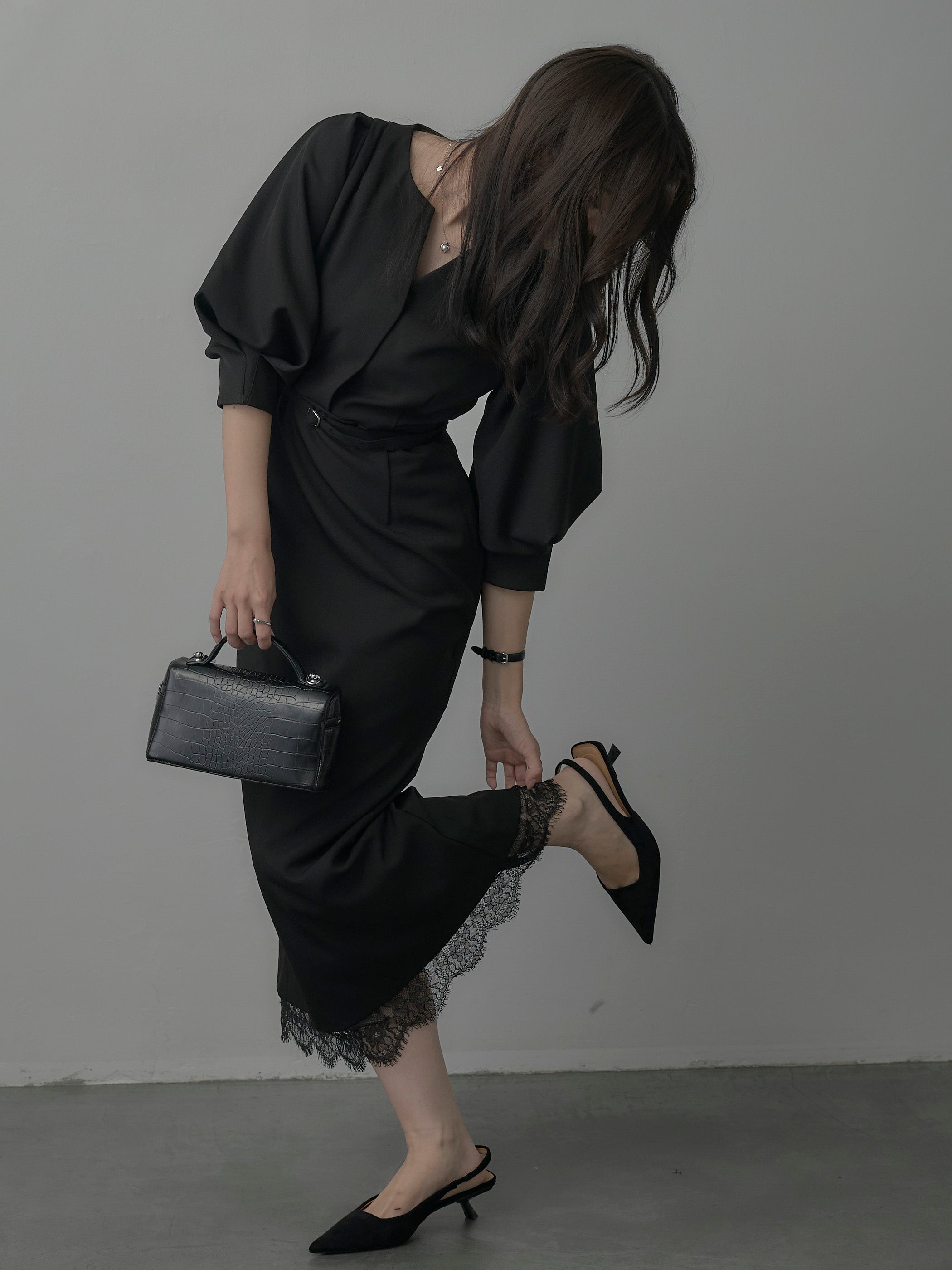 Essential】裾レースパフスリーブワンピース – nairo