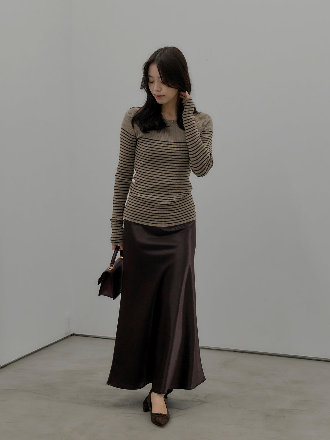 【SET】ハーフボーダーニットトップス+ナローAラインサテンスカート(2set)