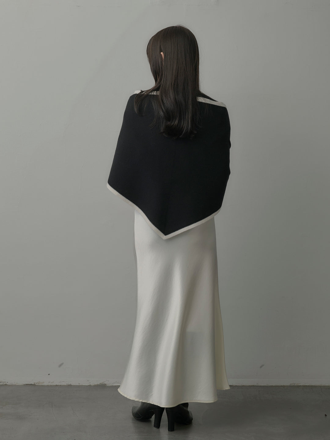 【SET】配色スカーフ付きニットトップス+ナローAラインサテンスカート(2set)