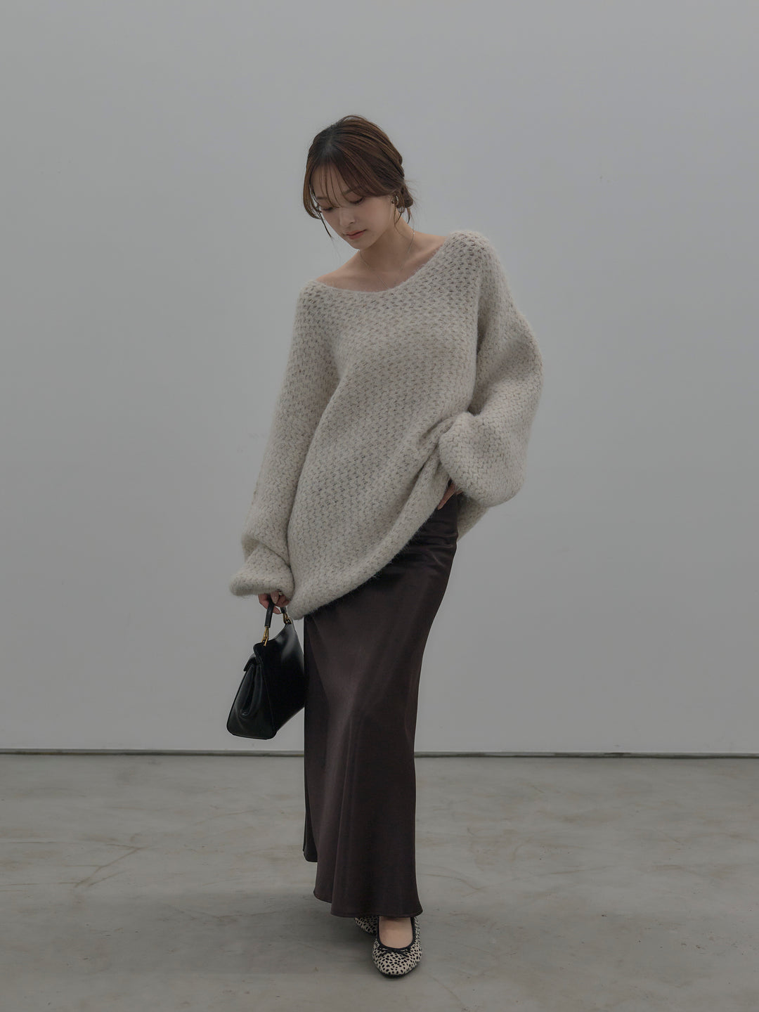 【SET】ラメ糸ローゲージ編みオーバーニットトップス+ナローAラインサテンスカート(2set)
