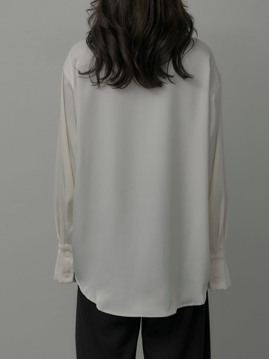 [予約]ケープ付きオーバーサテンシャツ