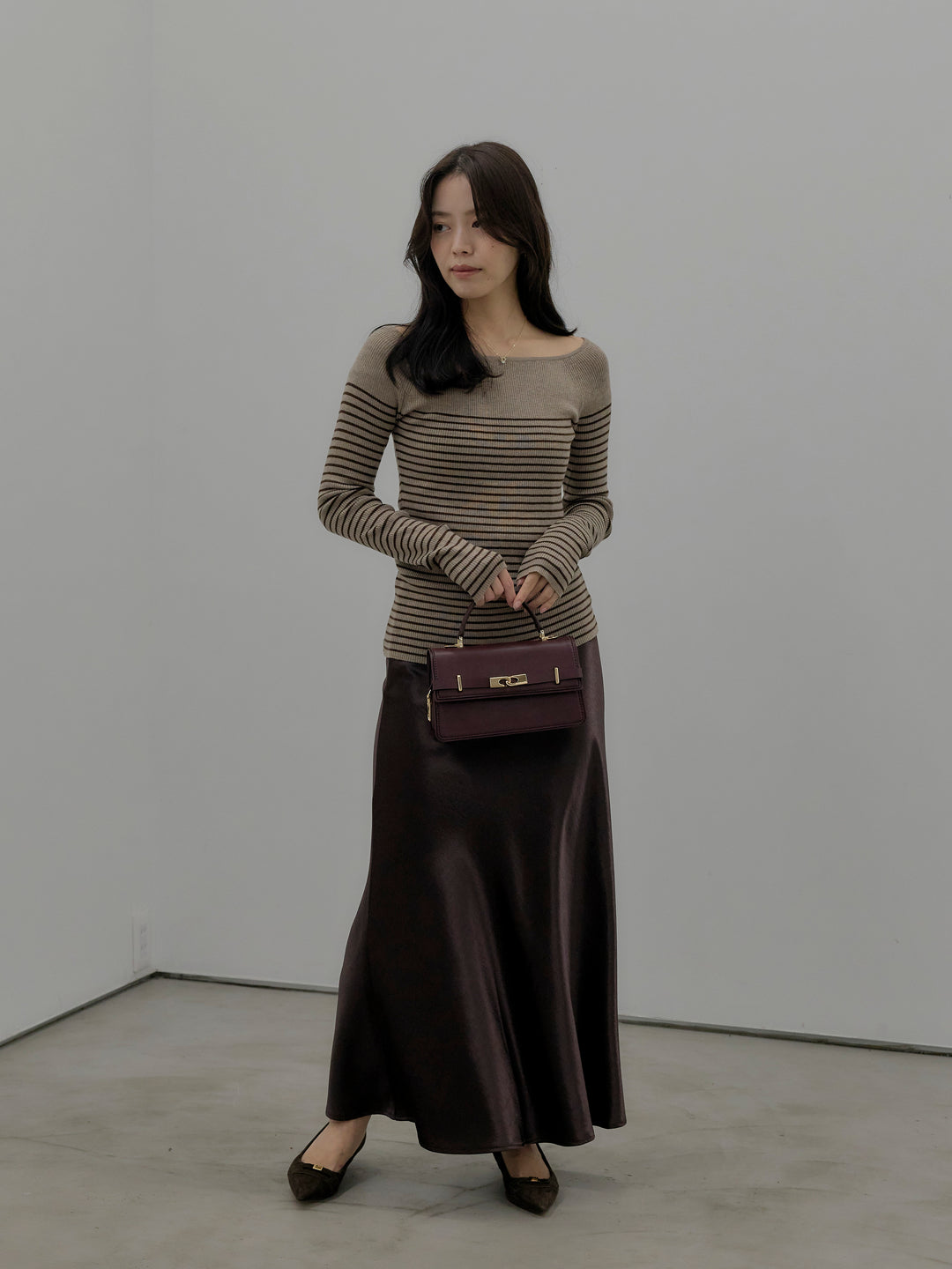 【SET】ハーフボーダーニットトップス+ナローAラインサテンスカート(2set)