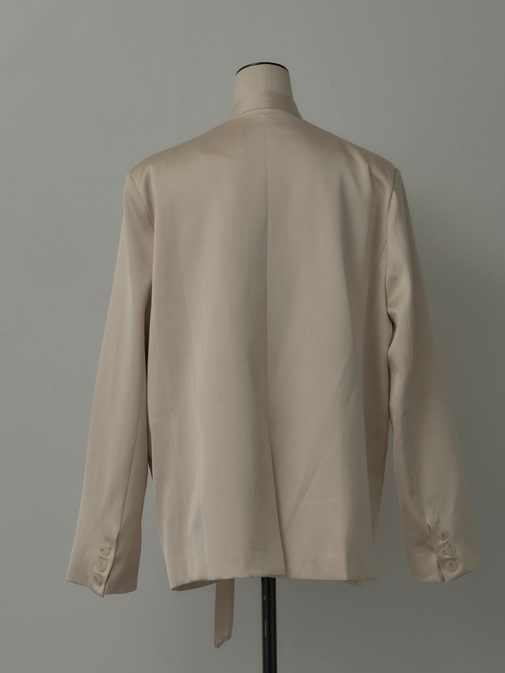ノーカラーサテンジャケット