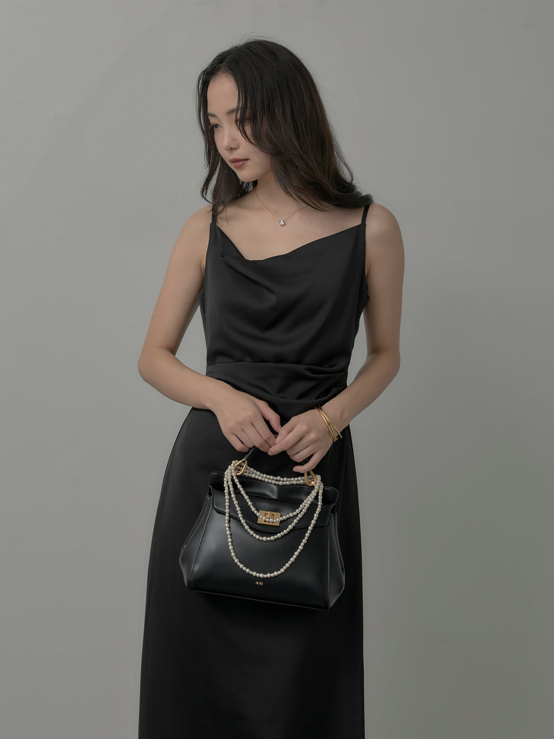 【Essential】サテンドレープキャミワンピ