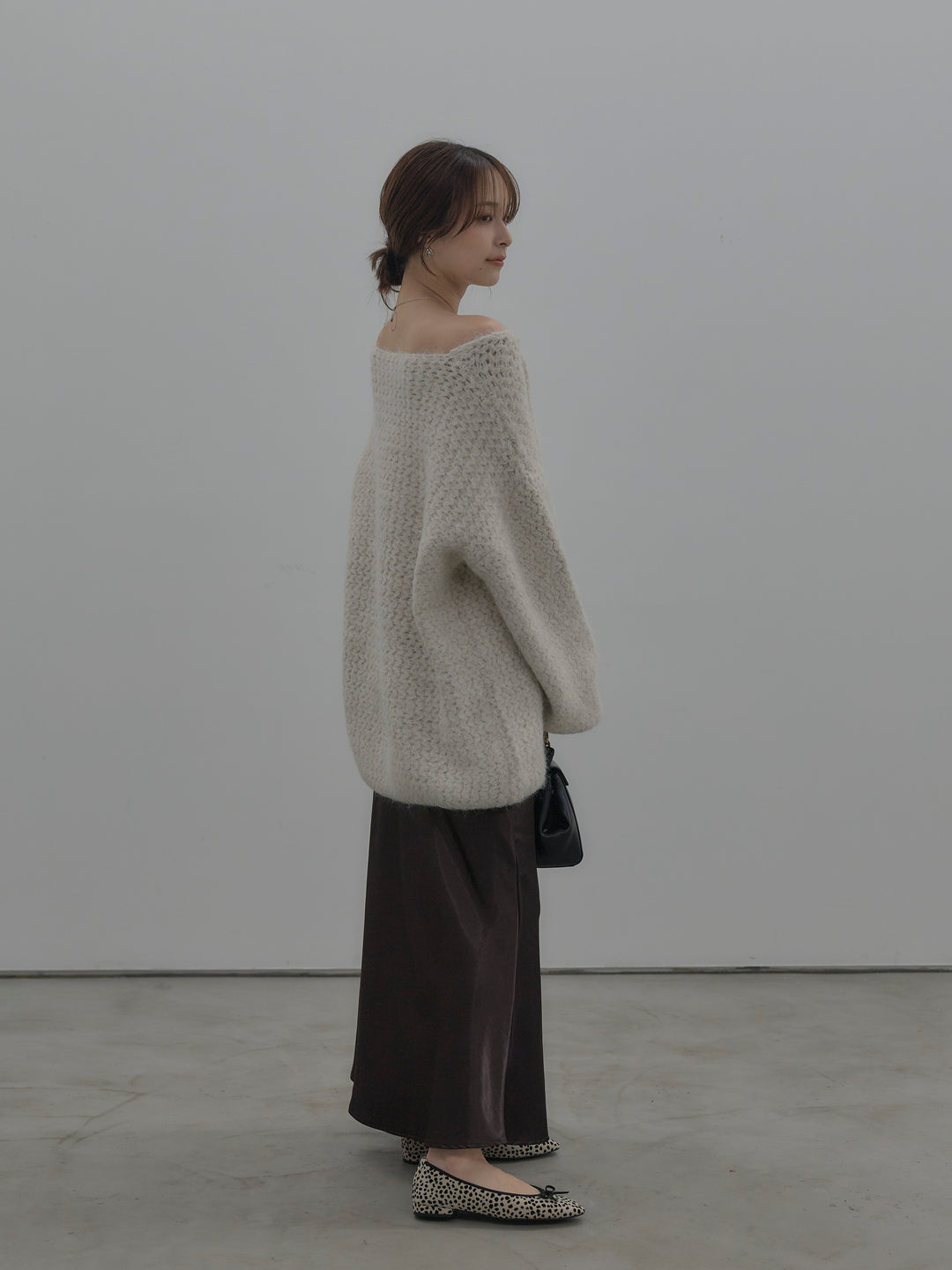 【SET】ラメ糸ローゲージ編みオーバーニットトップス+ナローAラインサテンスカート(2set)