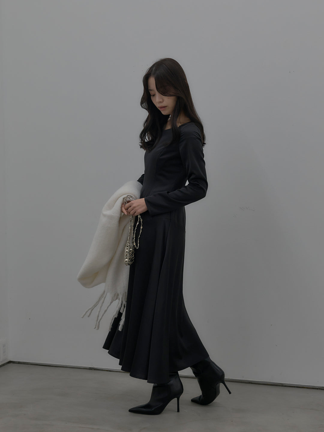 【Essential】ハートネックロングスリーブサテンワンピース