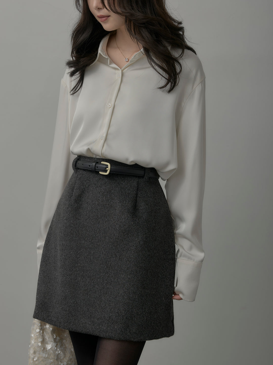 【SET】ケープ付きオーバーサテンシャツ+【Essential】ウールタッチミニスカート(2set)