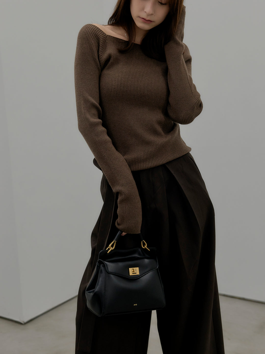 スクエアネックリブニット