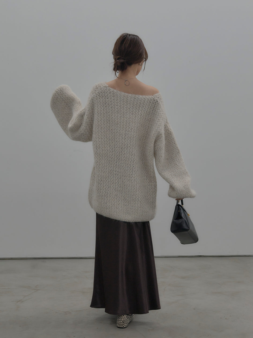 【SET】ラメ糸ローゲージ編みオーバーニットトップス+ナローAラインサテンスカート(2set)