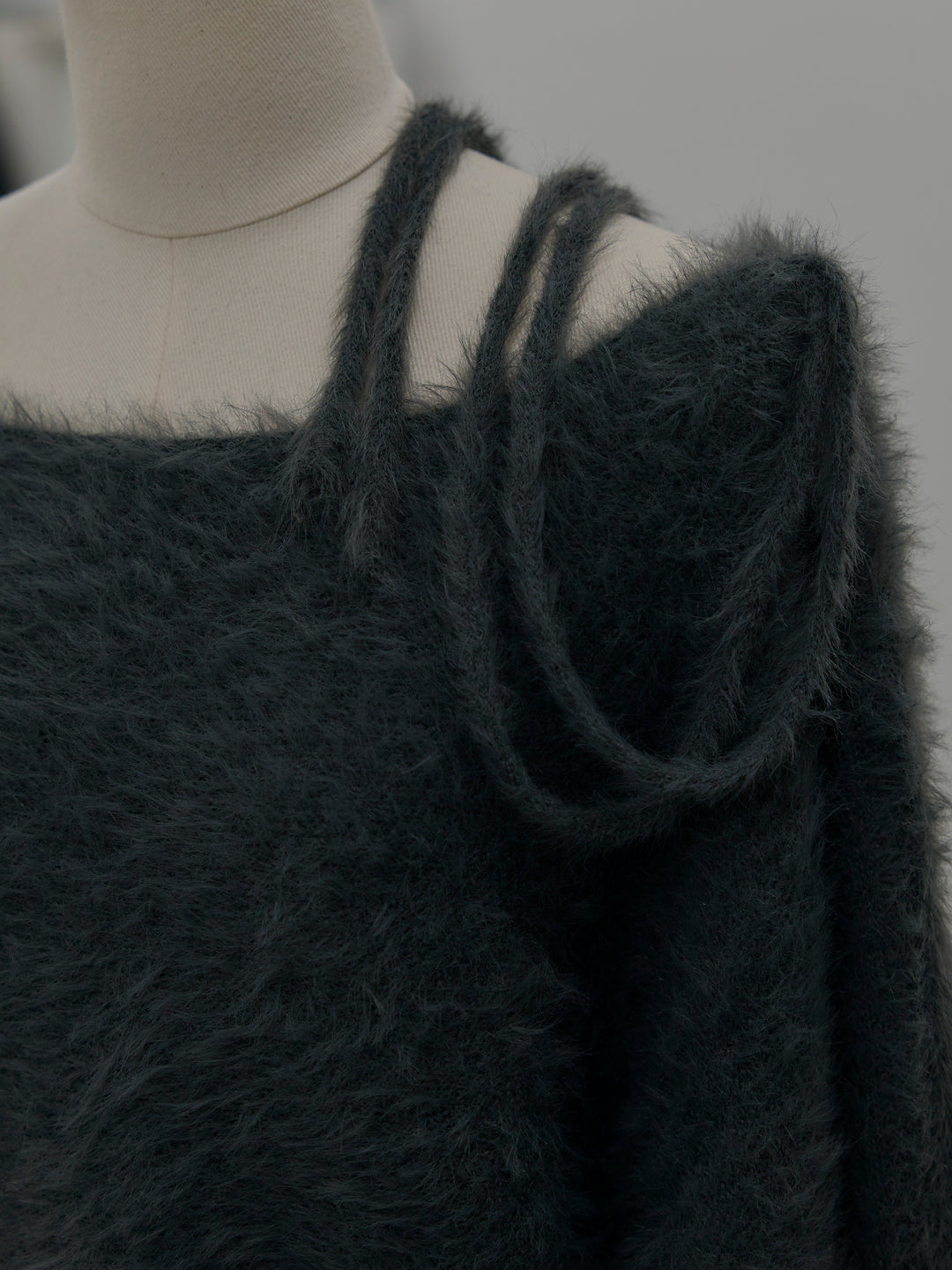 ネックリボンワンショルダーシャギーニット