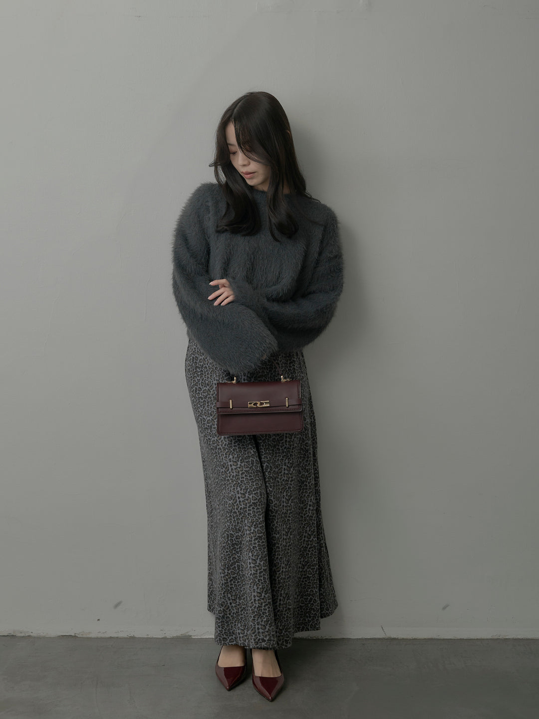 【SET】クロップドシャギーニットトップス+レオパードウールタッチフレアスカート(2set)