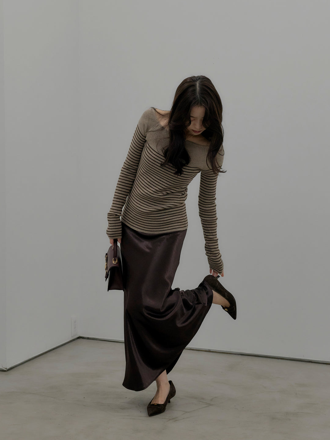 【SET】ハーフボーダーニットトップス+ナローAラインサテンスカート(2set)