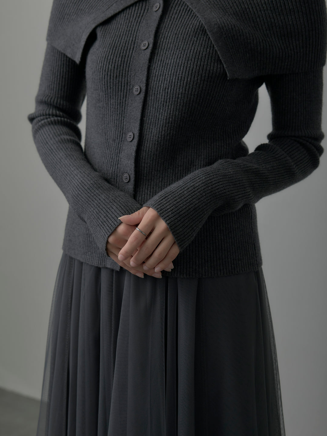 オフショルライクリブニットトップス