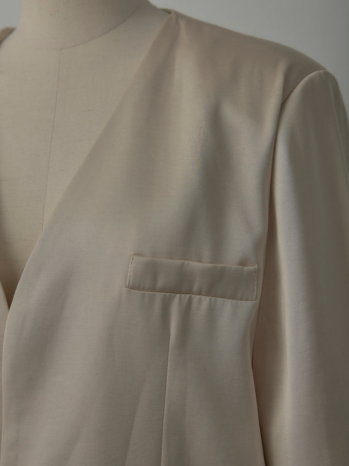 ノーカラーサテンジャケット