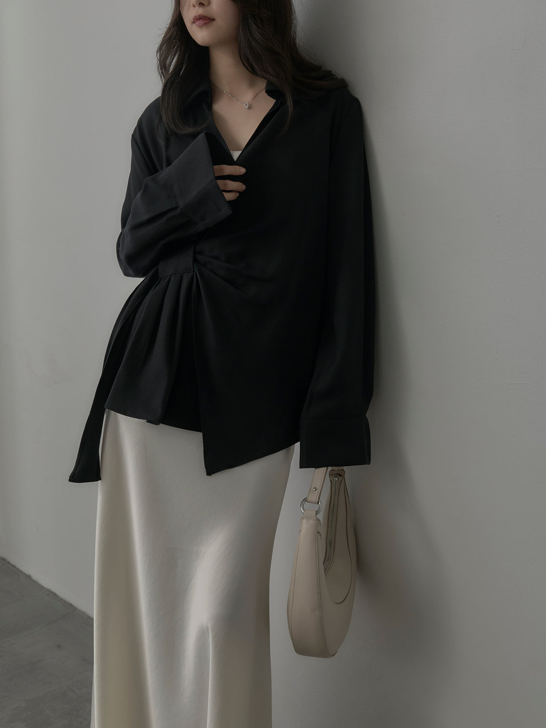 【SET】フロントラップデザインシャツ+ナローAラインサテンスカート(2set)