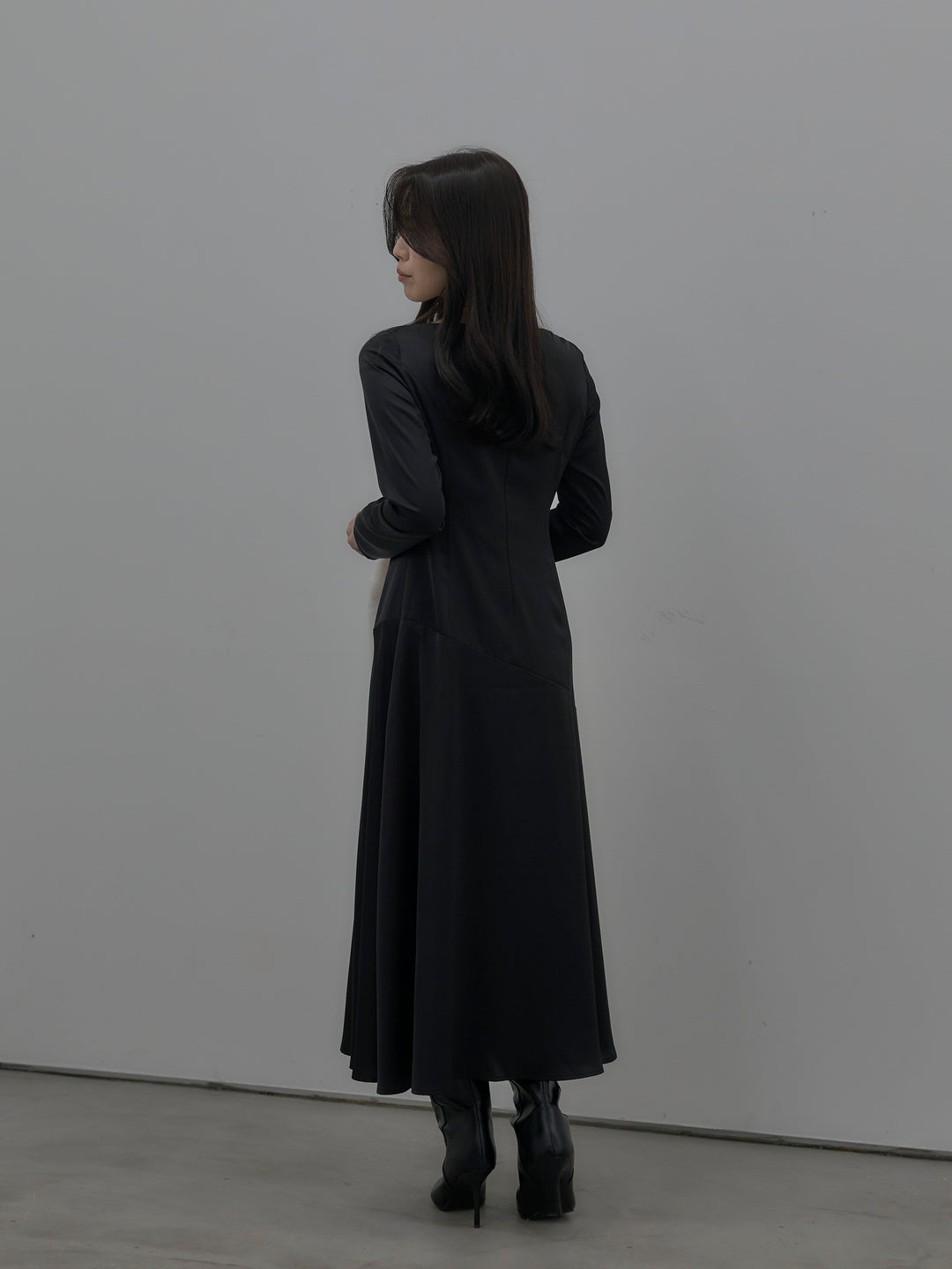 【Essential】ハートネックロングスリーブサテンワンピース