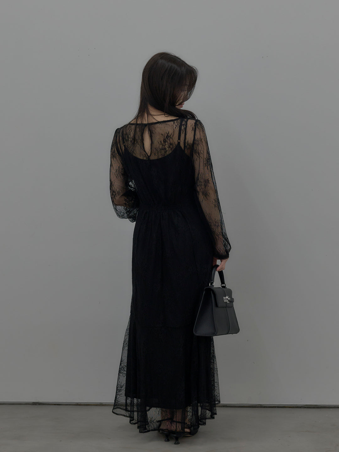 【essential】レディシルエットレースドレス