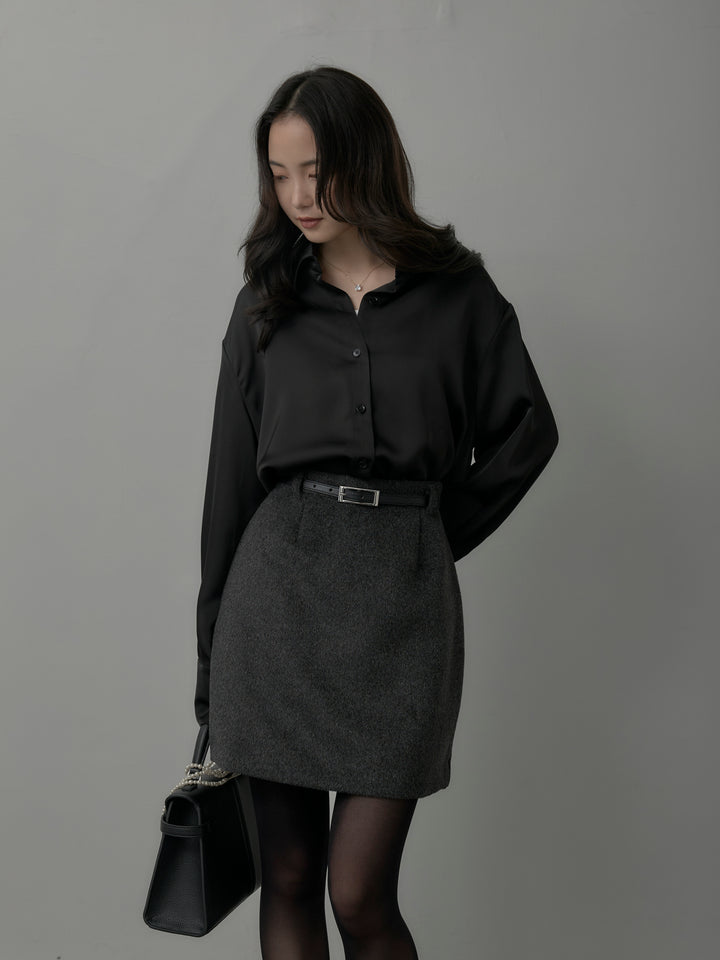 【SET】ケープ付きオーバーサテンシャツ+【Essential】ウールタッチミニスカート(2set)