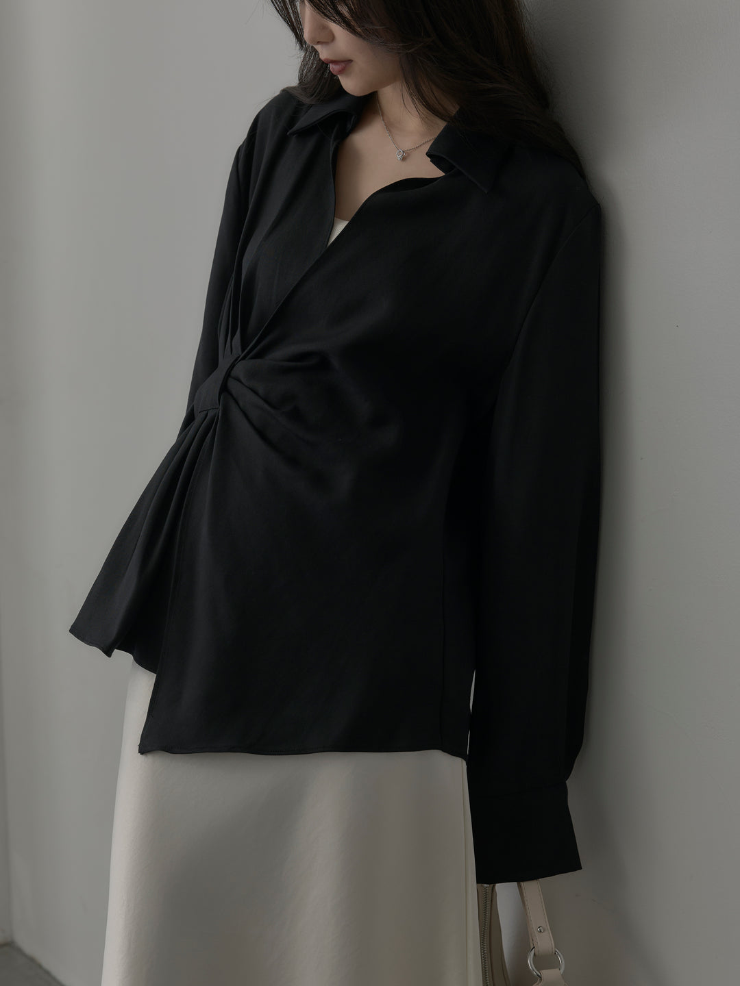 【SET】フロントラップデザインシャツ+ナローAラインサテンスカート(2set)