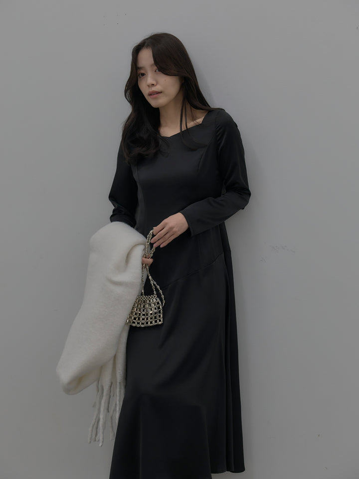 【Essential】ハートネックロングスリーブサテンワンピース