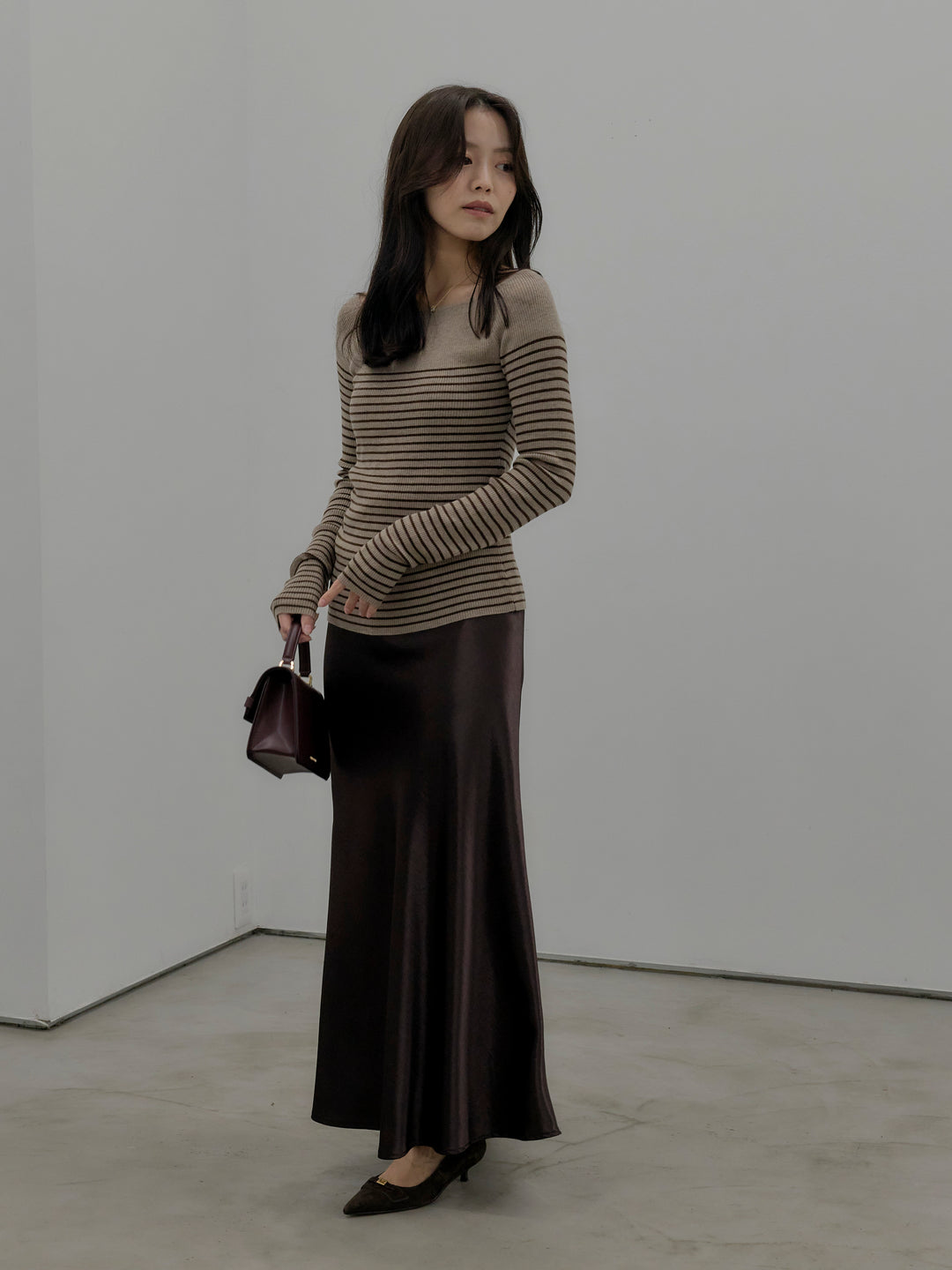 【SET】ハーフボーダーニットトップス+ナローAラインサテンスカート(2set)