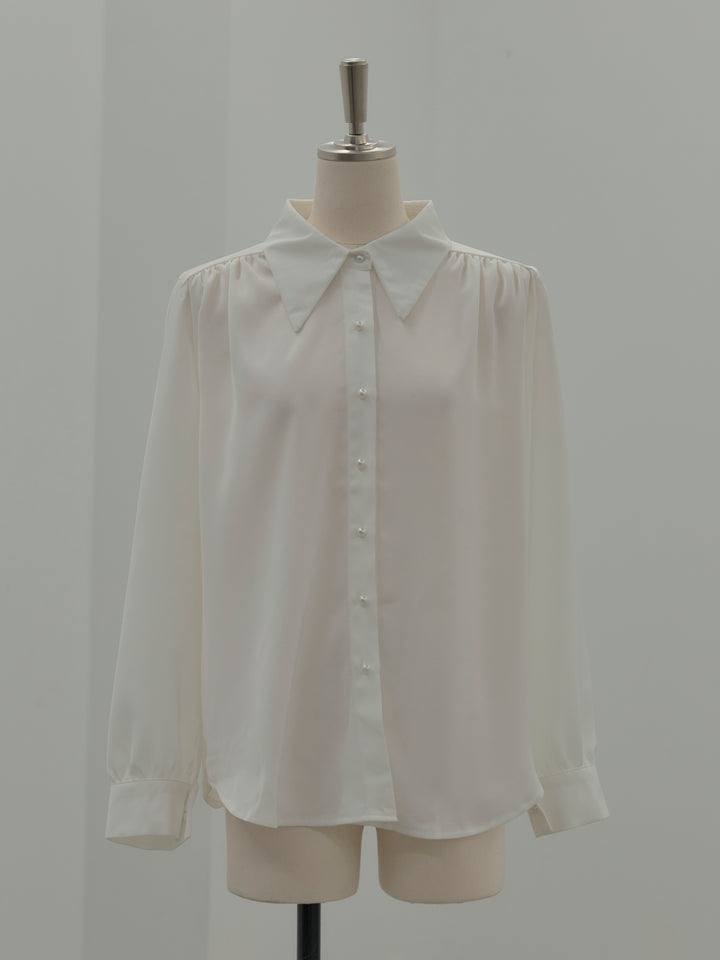 パールボタンサテンシャツ