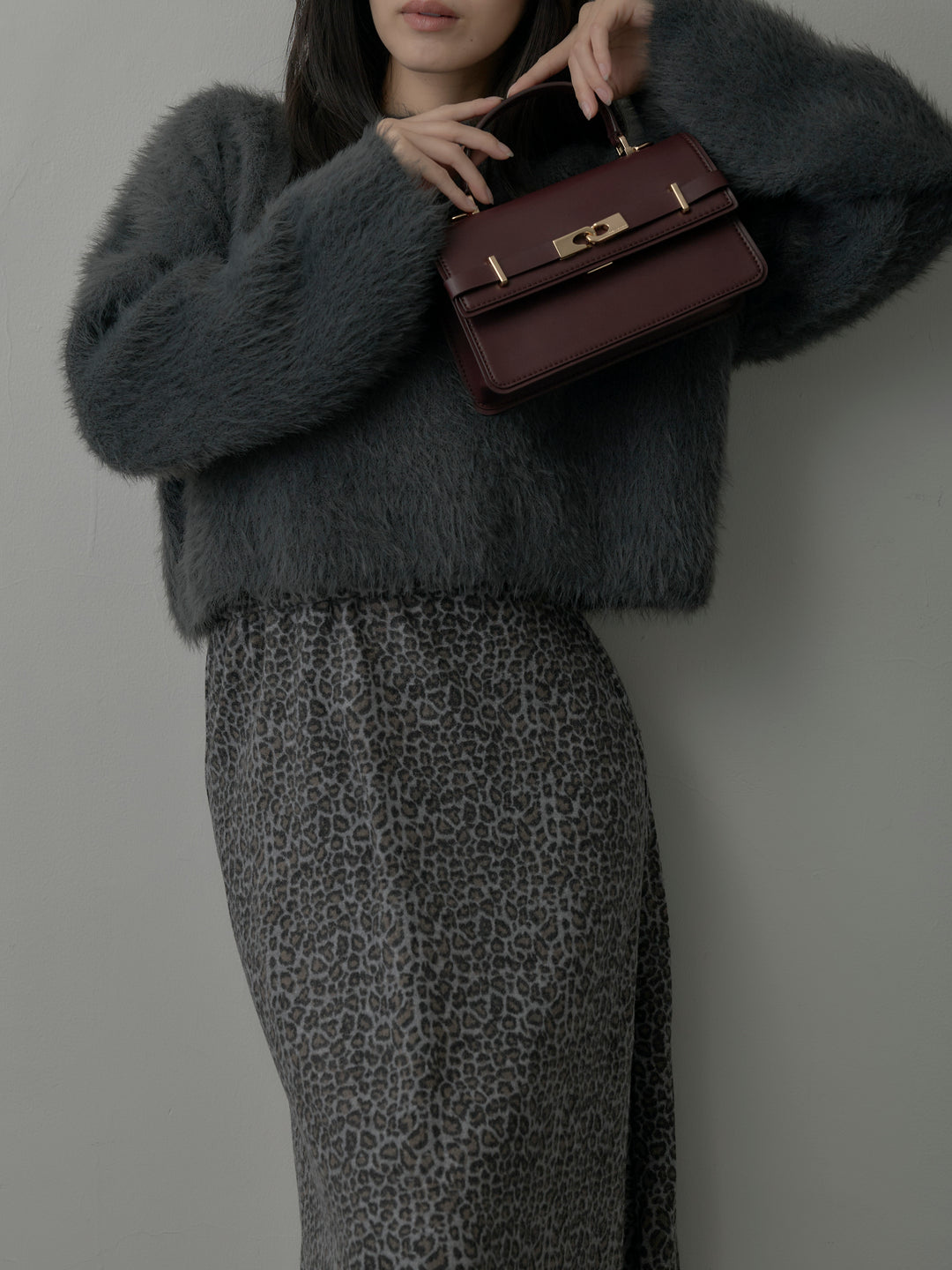 クロップドシャギーニットトップス