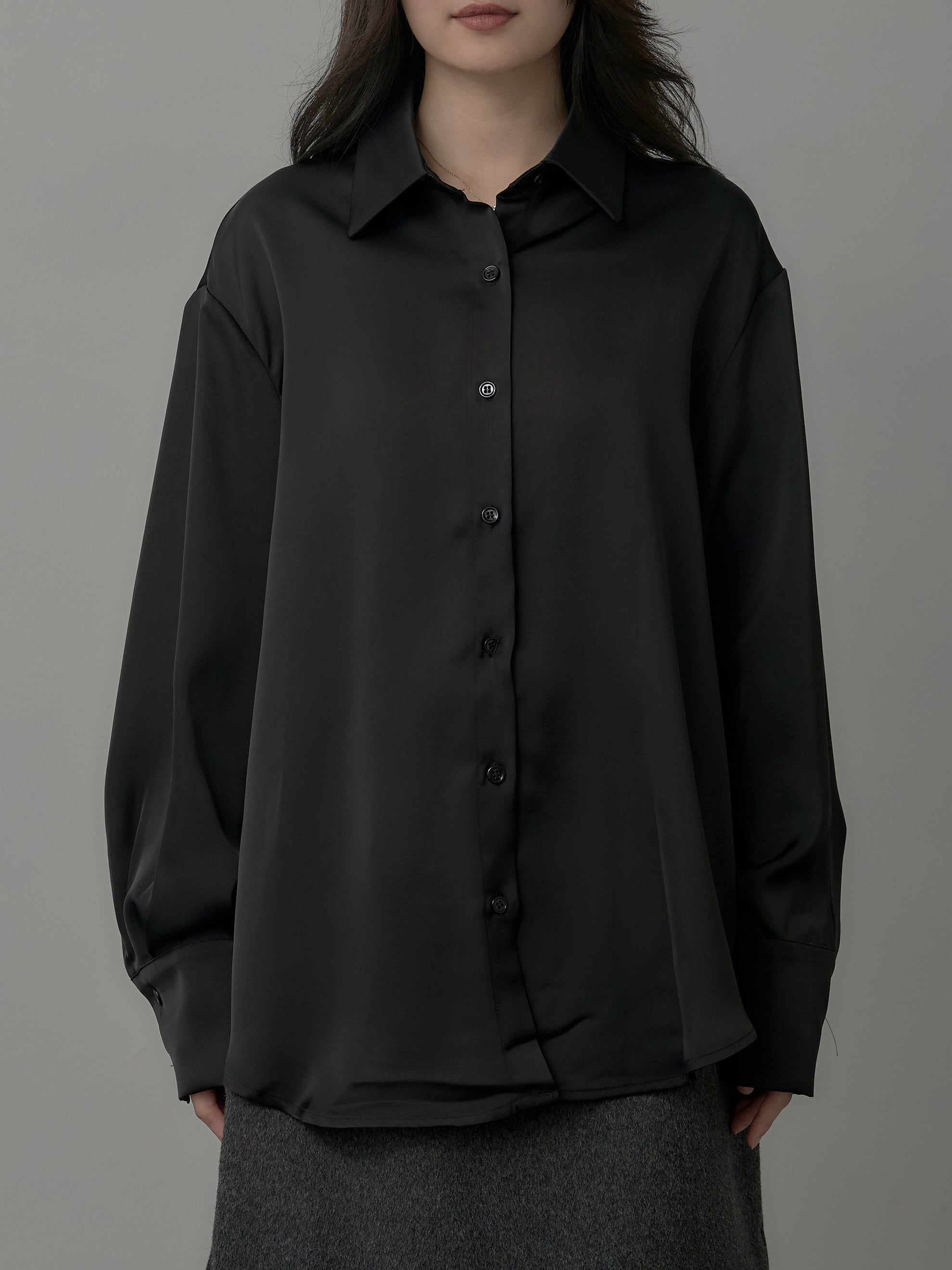 予約]ケープ付きオーバーサテンシャツ – nairo