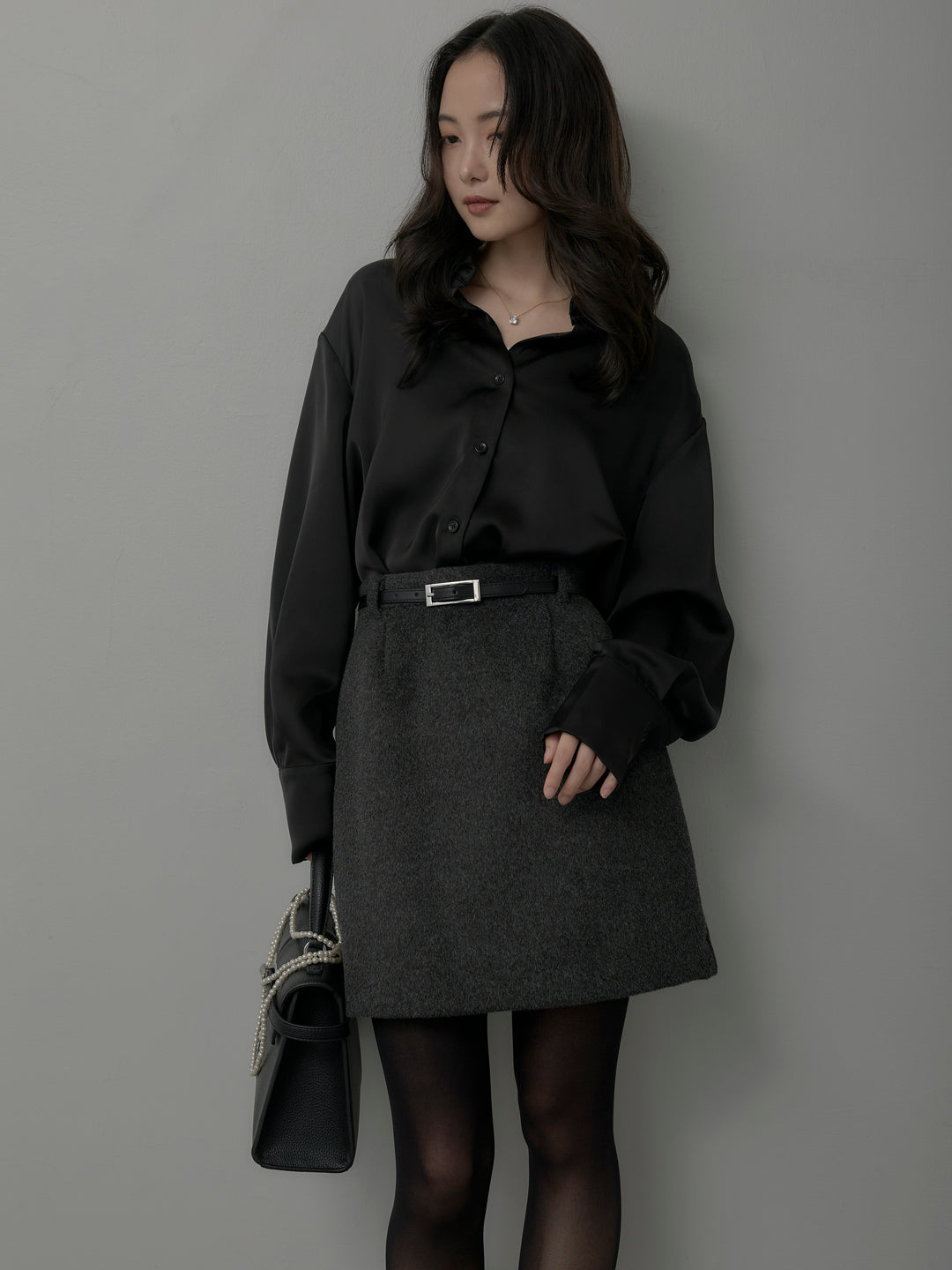 【SET】ケープ付きオーバーサテンシャツ+【Essential】ウールタッチミニスカート(2set)