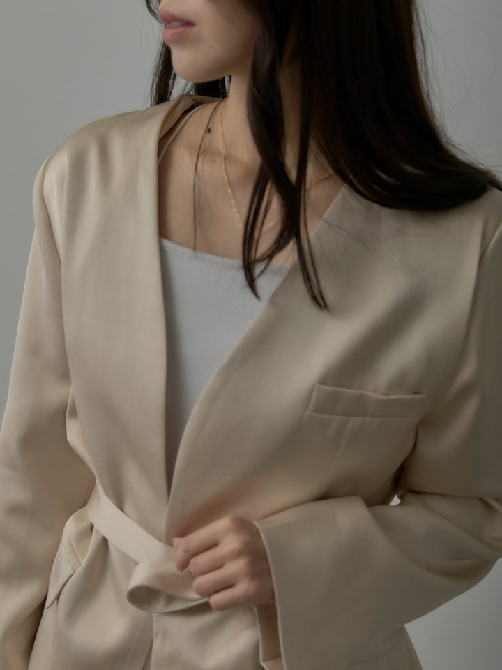 ノーカラーサテンジャケット