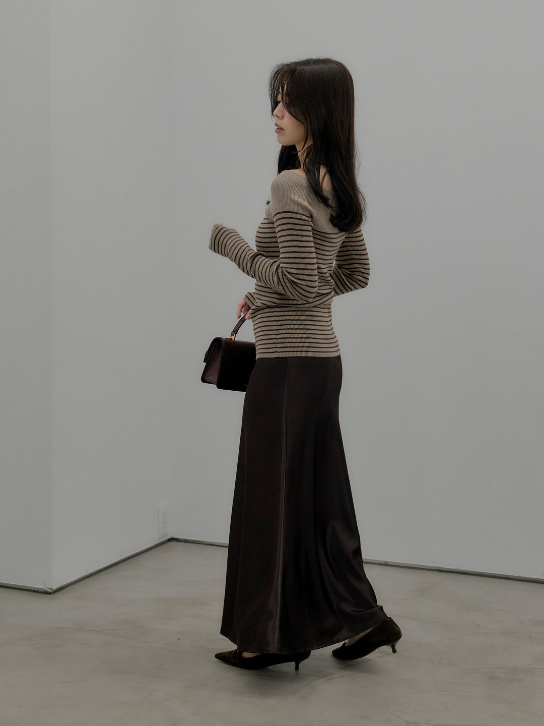 【SET】ハーフボーダーニットトップス+ナローAラインサテンスカート(2set)