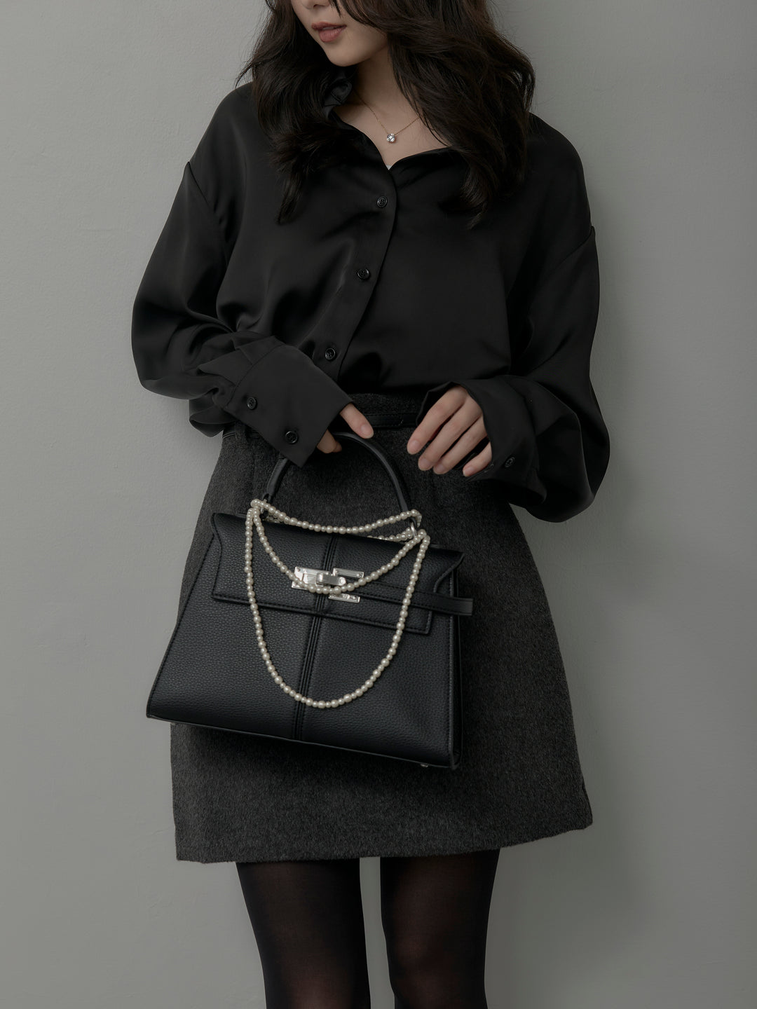 【SET】ケープ付きオーバーサテンシャツ+【Essential】ウールタッチミニスカート(2set)