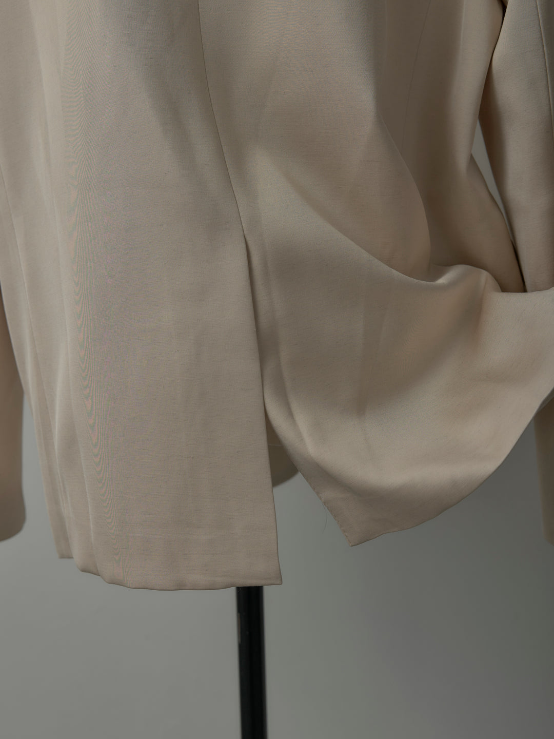 ノーカラーサテンジャケット