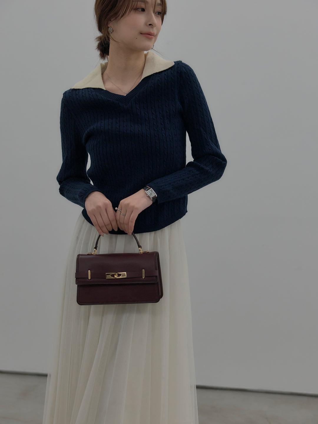 配色Vネックケーブルニットトップス