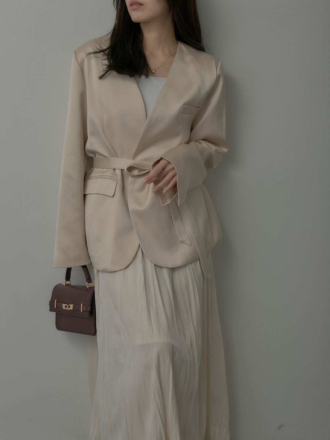 ノーカラーサテンジャケット