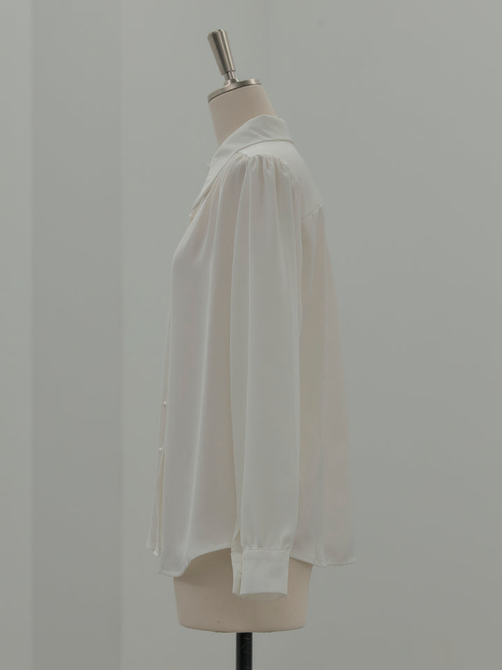 パールボタンサテンシャツ
