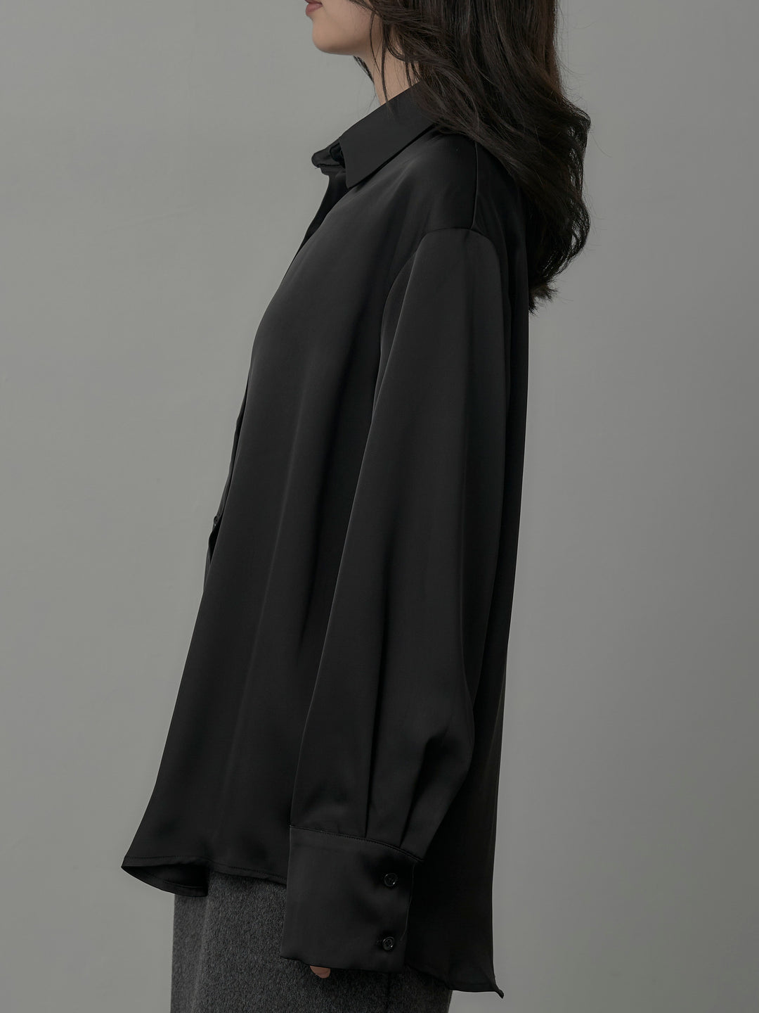 [予約]ケープ付きオーバーサテンシャツ