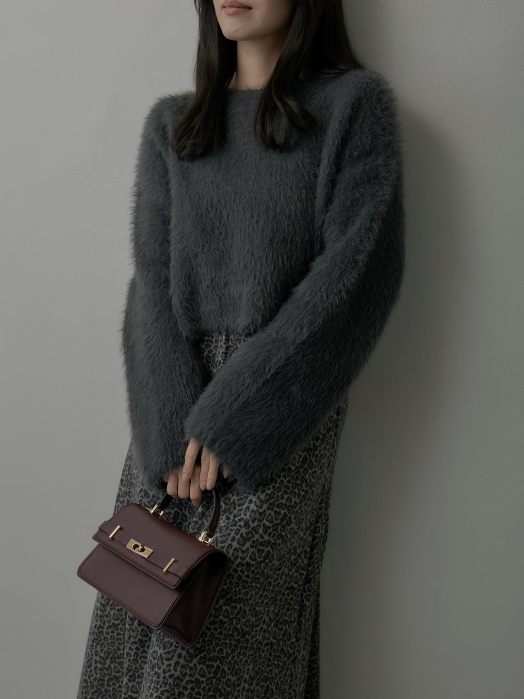 クロップドシャギーニットトップス