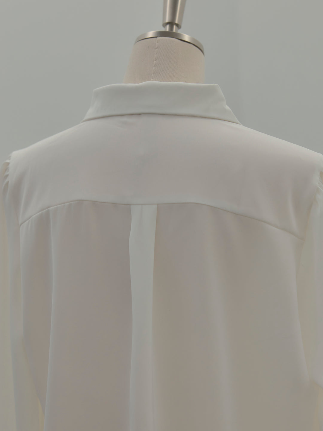 パールボタンサテンシャツ