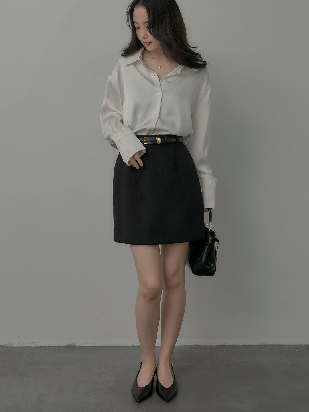 【SET】ケープ付きオーバーサテンシャツ+【Essential】ウールタッチミニスカート(2set)