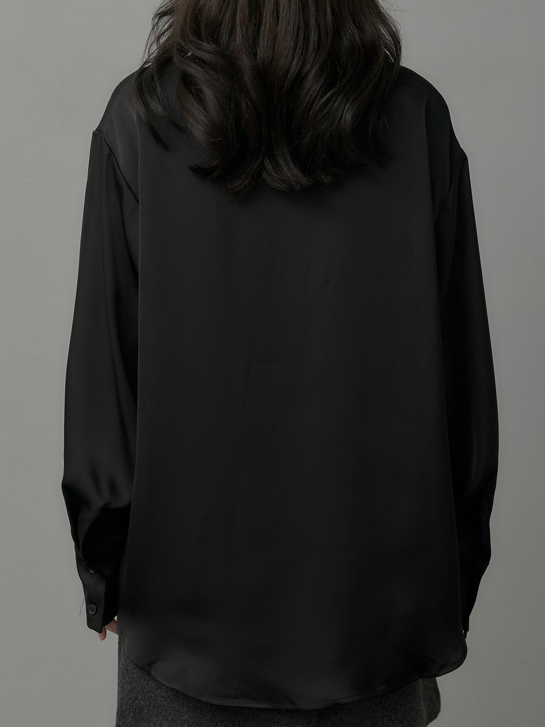 [予約]ケープ付きオーバーサテンシャツ