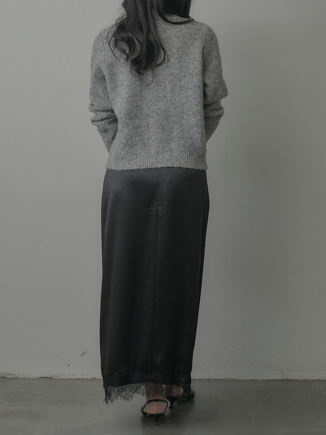 裾レースサテンスカート